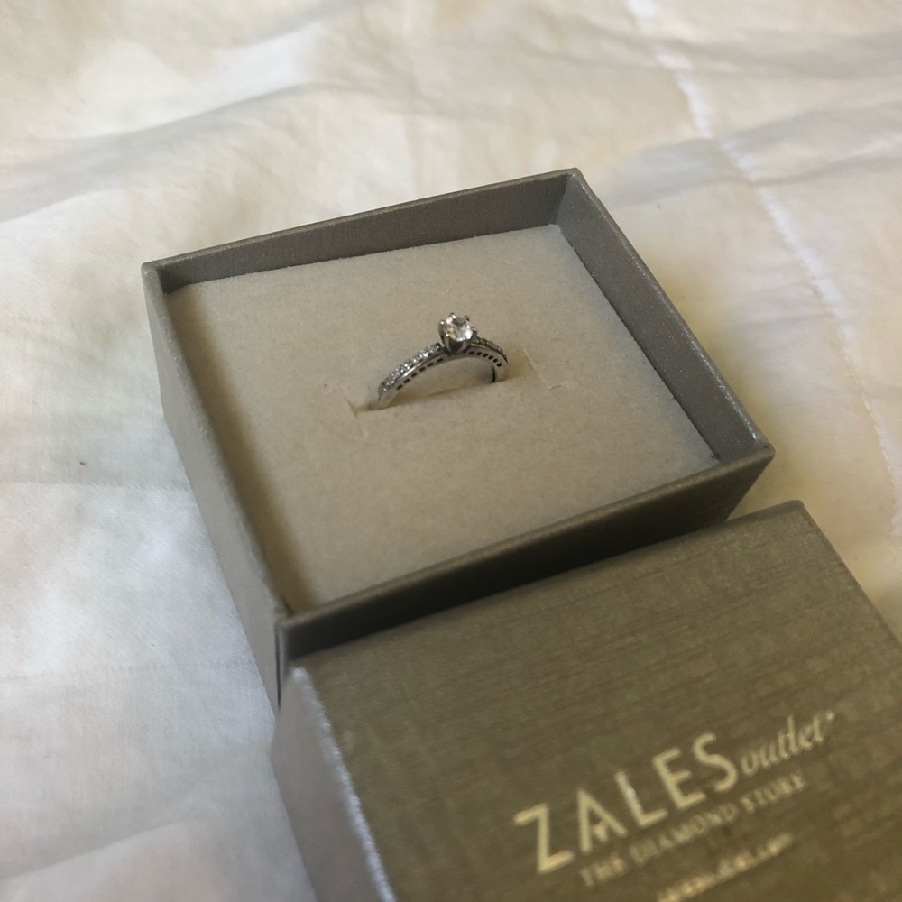 Zales ring - Picture 2 of 4